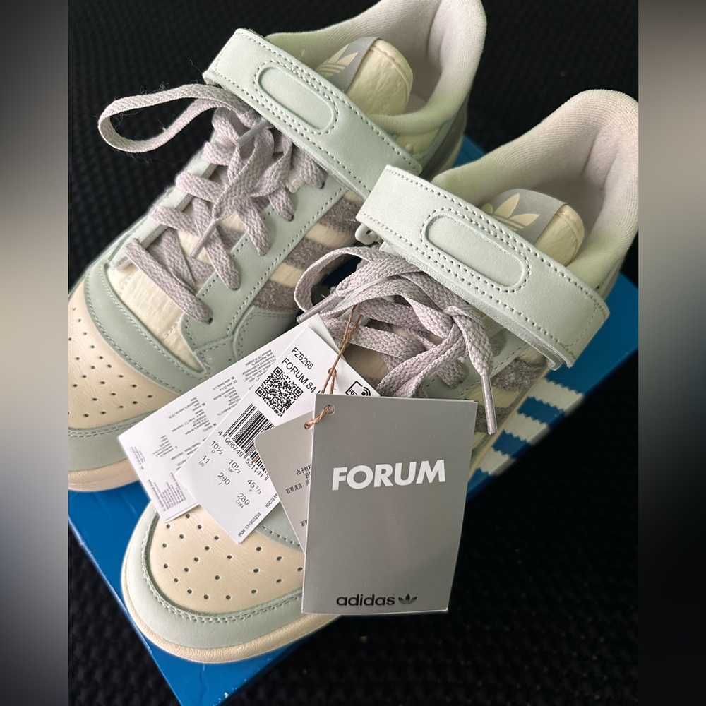 Linen green and white Adidas Forums